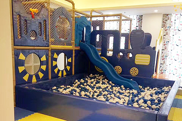 ʻO ka-Boot-boot-ball-bal-boot-Pit-me-plastic-slide